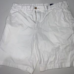Men’s white vineyard vines shorts